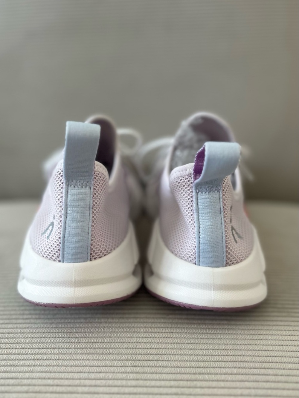 On Running Women’s On Cloudeasy sneakers in the Orchid/Lavendula size 9.5 - Picture 7 of 10